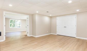 9360 Nesbit Lakes Dr, Alpharetta, GA 30022