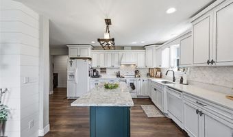 800 Kaitlynn Ave, Anamosa, IA 52205