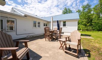 9578 Maplewood St, Angola, NY 14006
