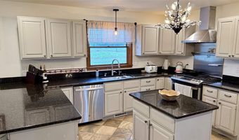 1049 Vine Ave, Riverside, IA 52327