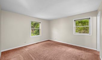 640 Ash St, Algonquin, IL 60102