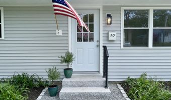 10 Crawford Dr, Bath, ME 04530
