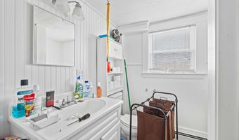 42 Newbury St, Auburn, ME 04210