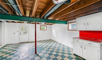 203 E 4th St, Anamosa, IA 52205