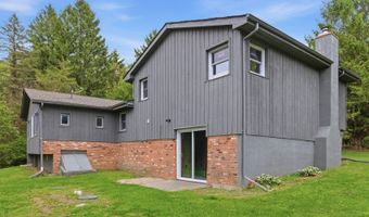 3 Lew May Dr, Andover, NJ 07860