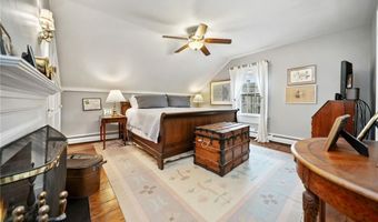 43 Poplar St, Newport, RI 02840