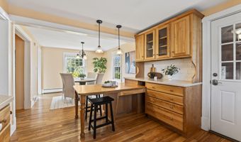17 US Route One, Falmouth, ME 04105