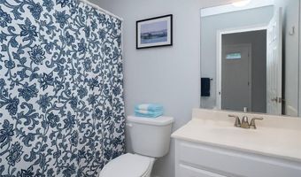 203 Fenner Ave 5, Middletown, RI 02842