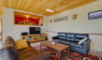 18 Outlander Dr, Carson, NM 87517