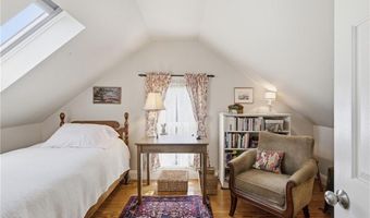 6 Brooks Ave, Newport, RI 02840