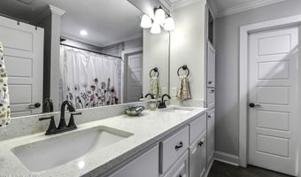 730 Sawgrass Lakes Dr, Brandon, MS 39042