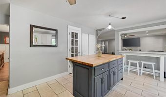806 Hollyridge Dr, Ballwin, MO 63011