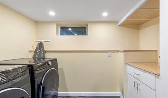 81 Mathewson Rd, Barrington, RI 02806