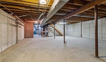4 Karen Ln, Bristol, RI 02809