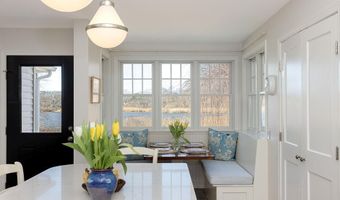 8 Key Ct, Newport, RI 02840