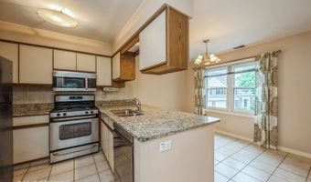 1949 N Charter Point Dr, Arlington Heights, IL 60004