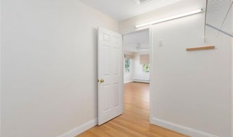 220 Island Dr, Middletown, RI 02842