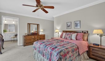 8024 GARLOT Dr, Annandale, VA 22003