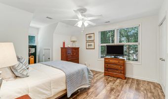 8 Dolphin Point Dr, Beaufort, SC 29907