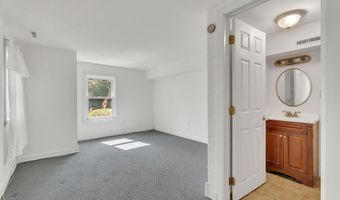 58 Grove St Ext, Branford, CT 06405