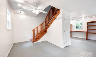 17 Bohemian Ln, Asheville, NC 28805