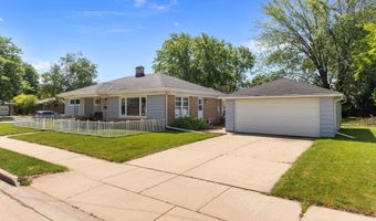 2015 E COLLEGE Ave, Appleton, WI 54915