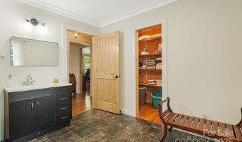 244 Mcmahon Ln, Bakersville, NC 28705