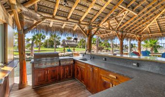 140 BAY HARBOR Dr, Aransas Pass, TX 78336