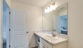 677 Crossings Ln, Akron, OH 44320