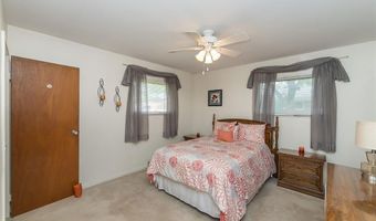 737 Smith Dr, Ballwin, MO 63011