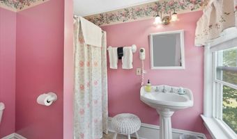 5 Greenhouse Ln, Bradford, NH 03221