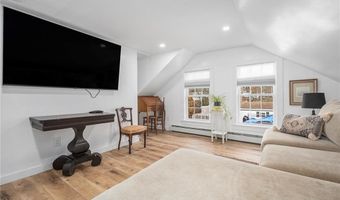 409 Summit Rd, Exeter, RI 02822