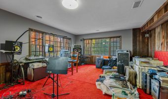 96 Oak Hill Dr, Bristol, CT 06010