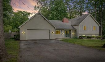 8 Westgate Rd, Cumberland, RI 02864