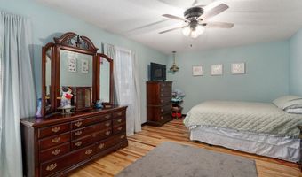 1626 Porter Ave, Aurora, MO 65605