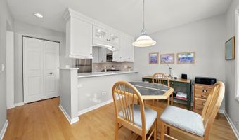 1943 N Charter Point Dr D, Arlington Heights, IL 60004