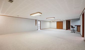 1108 2nd St SW, Dyersville, IA 52040