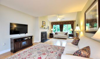 8 Centerbrook Ct 8, Avon, CT 06001