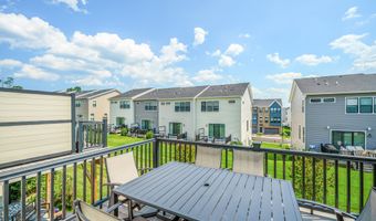 31 Valiant Ct, Middletown, NJ 07748