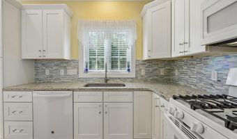 221 Wickford Ct 221, North Kingstown, RI 02852