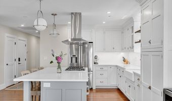 284 Bunker Hill St 4, Boston, MA 02129