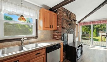 138 Suffield St, Agawam, MA 01001
