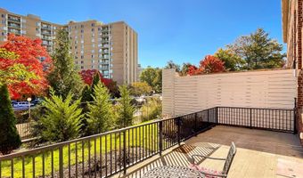 635 SLATERS Ln G-01, Alexandria, VA 22314
