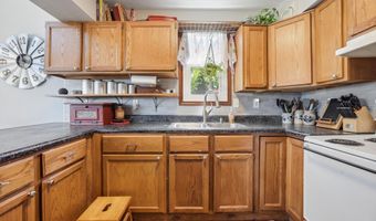 504 Carlin Dr, Angola, IN 46703