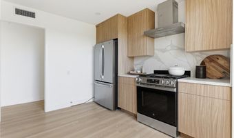 10820 Holman Ave 204, Los Angeles, CA 90024