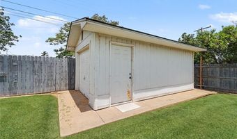345 Lakeside Dr, Altus, OK 73521
