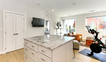 635 SLATERS Ln G-01, Alexandria, VA 22314