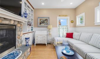 439 Wandsworth St, Narragansett, RI 02882