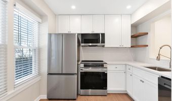 6630 MEDINAH Ln, Alexandria, VA 22312