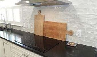 220 Lakeshore Dr, Alma, GA 31510